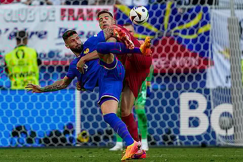 Olivier Giroud duels for the ball with Jan Bednarek